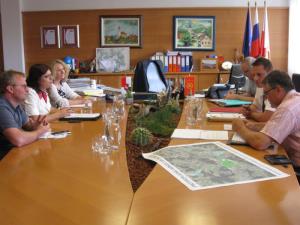 Župan s strokovnimi službami je visokim predstavnikom okoljskega ministrstva predstavil načrte Občine Šentjur na področju izboljševanja poplavne varnosti.